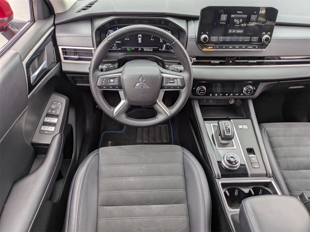 Thumbnail: 2023 Mitsubishi Outlander - 26