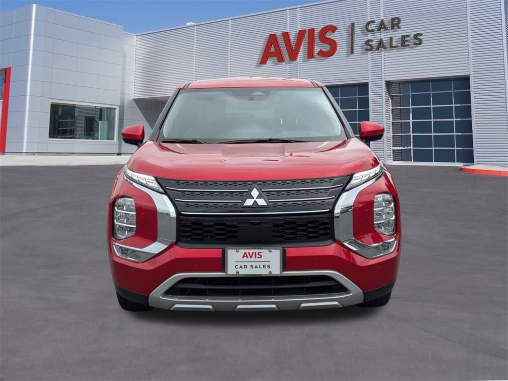Thumbnail: 2023 Mitsubishi Outlander - 2