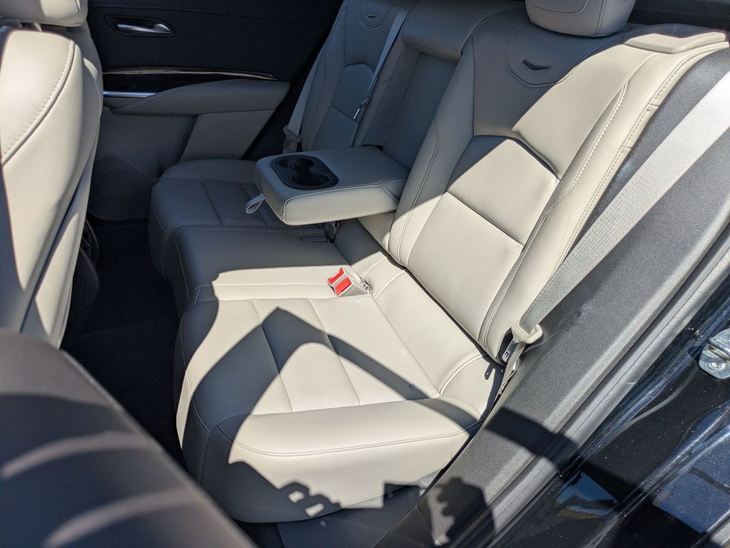 Thumbnail: 2023 Cadillac XT4 - 27