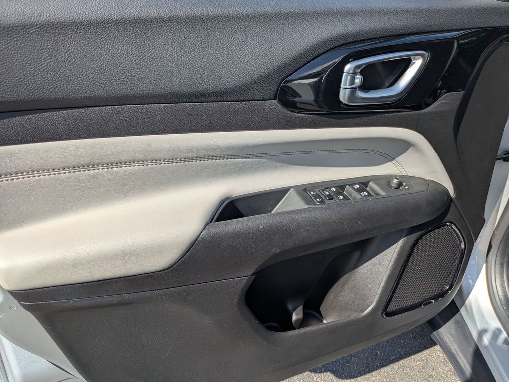Thumbnail: 2025 Jeep Compass - 15