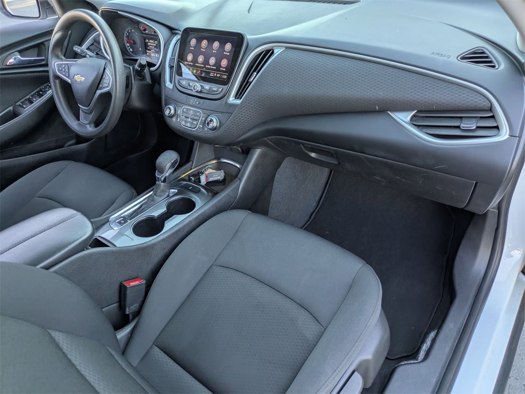 Thumbnail: 2023 Chevrolet Malibu - 30