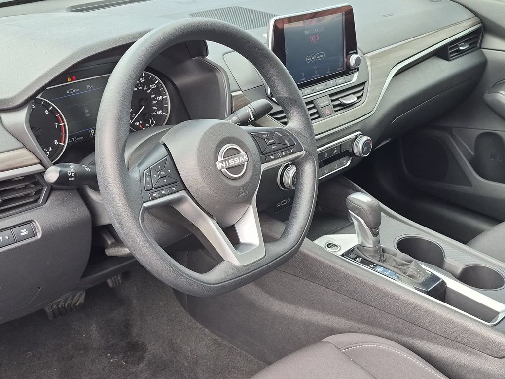 2025 Nissan Altima SV - Photo 15