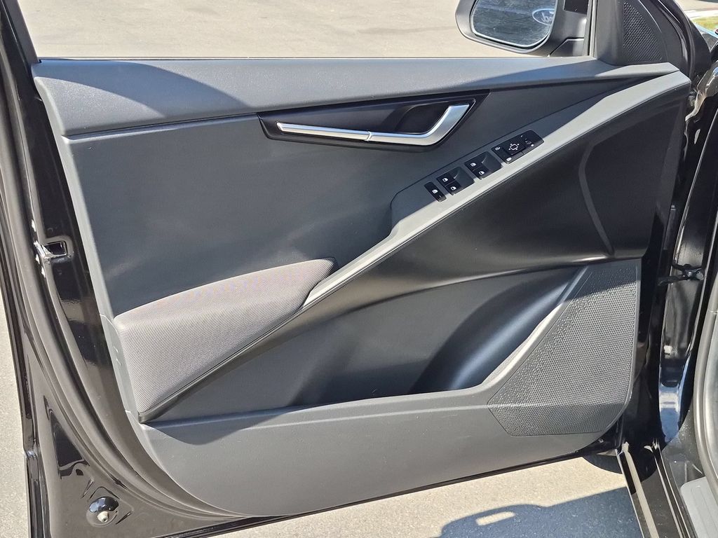 Thumbnail: 2025 Kia Niro - 11