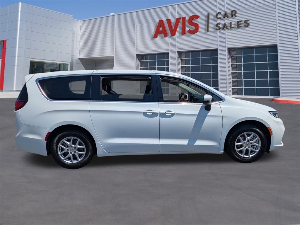 2023 Chrysler Pacifica Touring L 5