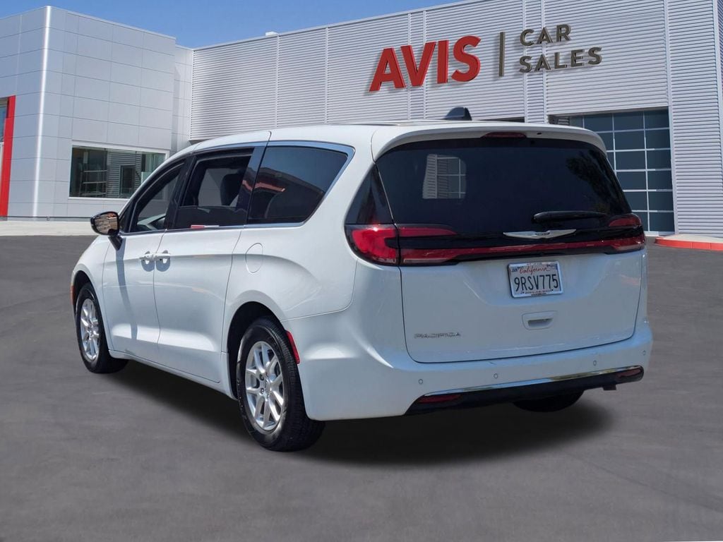 Thumbnail: 2025 Chrysler Pacifica - 9