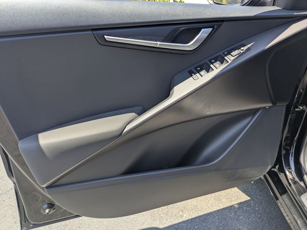 Thumbnail: 2025 Kia Niro - 15