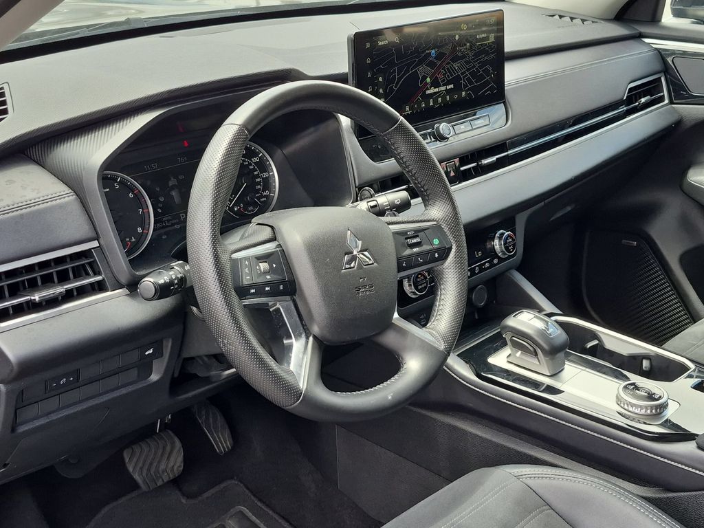 Thumbnail: 2025 Mitsubishi Outlander - 15