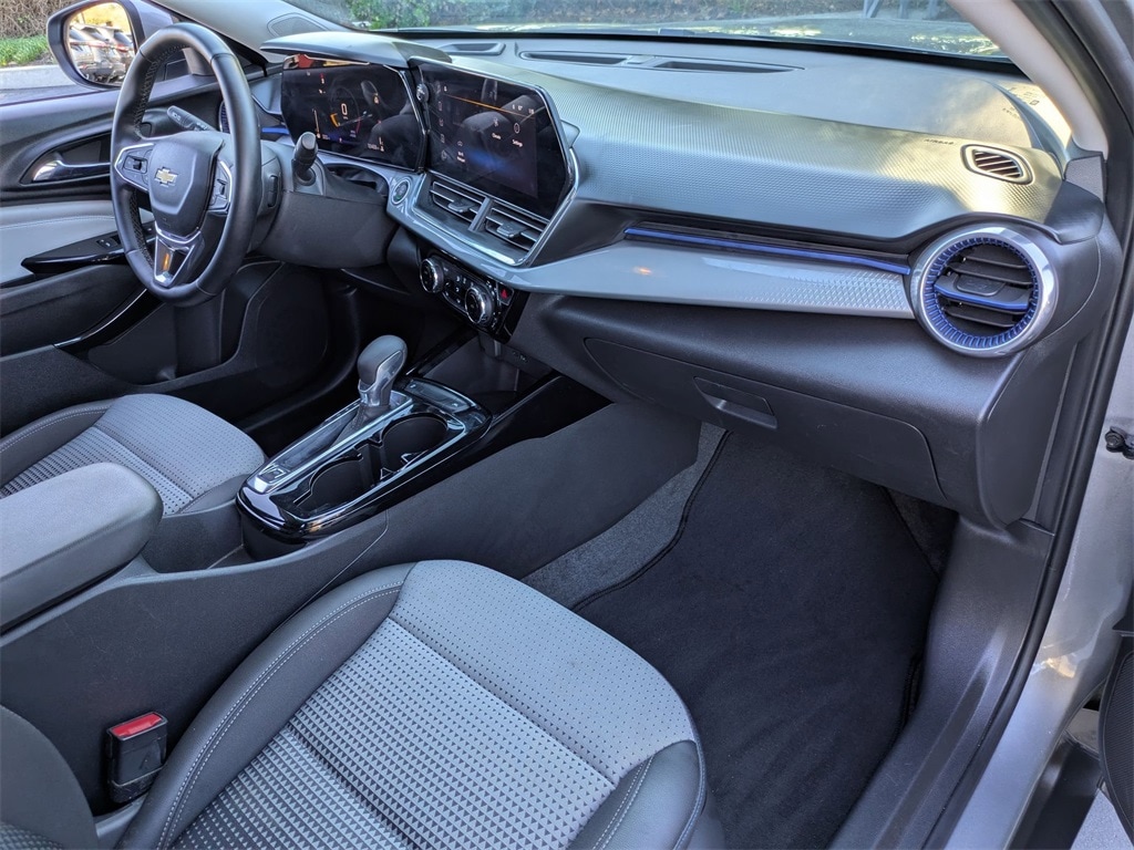 Thumbnail: 2025 Chevrolet Trax - 28