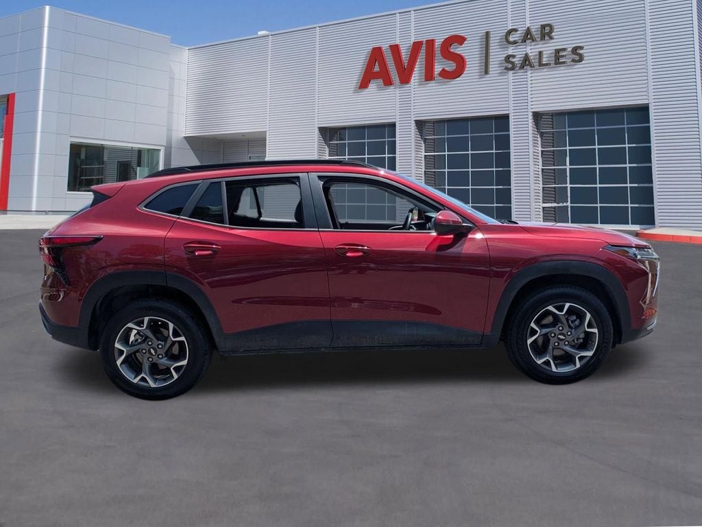 Thumbnail: 2025 Chevrolet Trax - 5