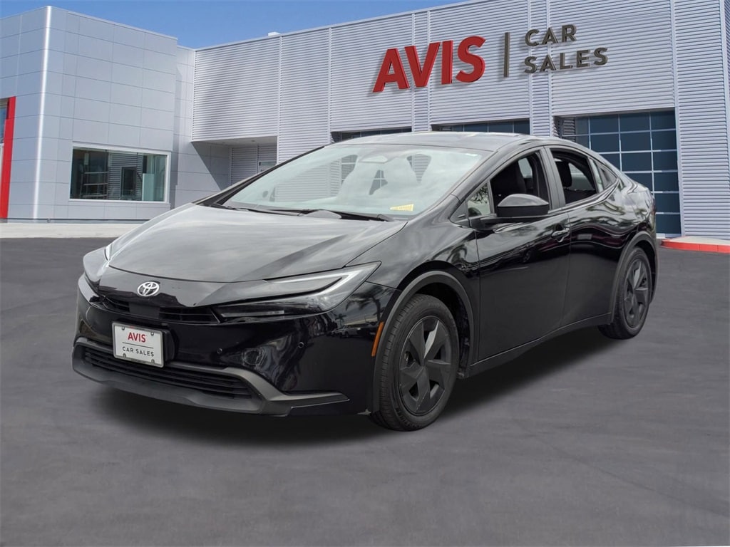 2024 Toyota Prius LE's photo