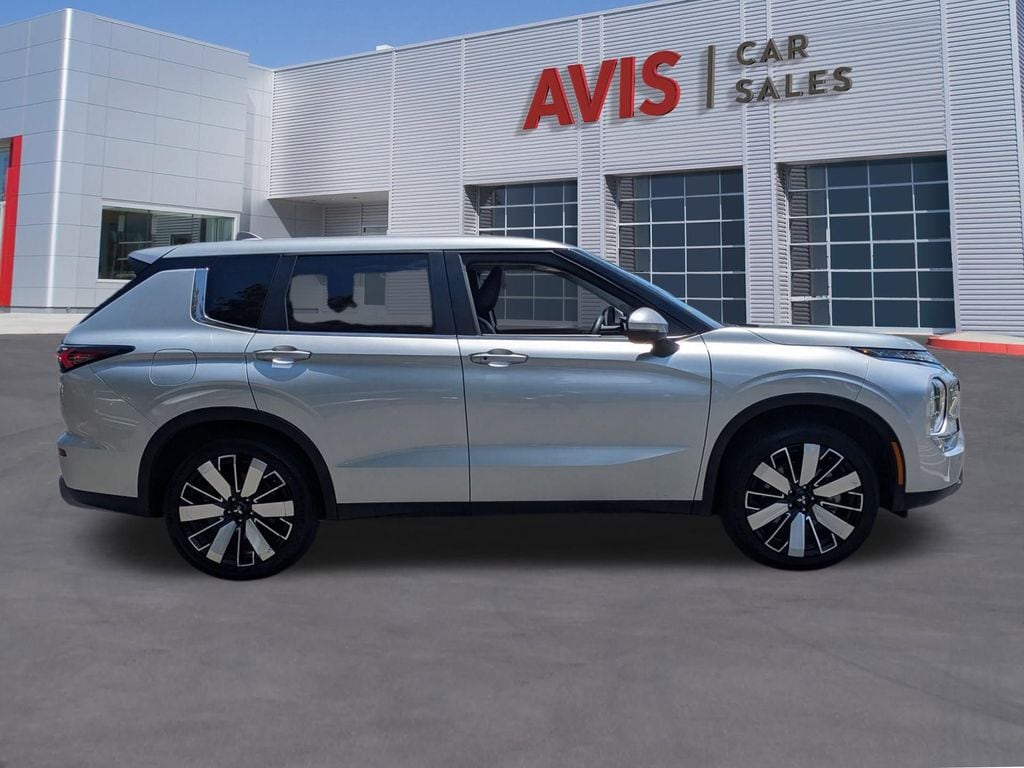 Thumbnail: 2025 Mitsubishi Outlander - 5