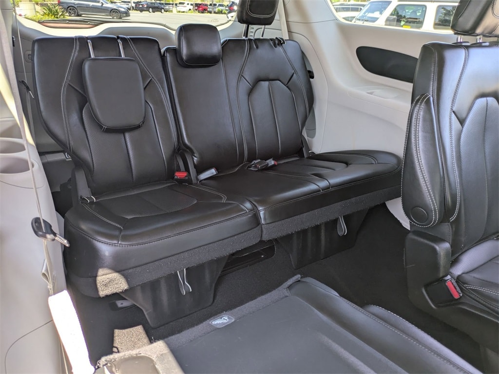 2023 Chrysler Pacifica Touring L 29