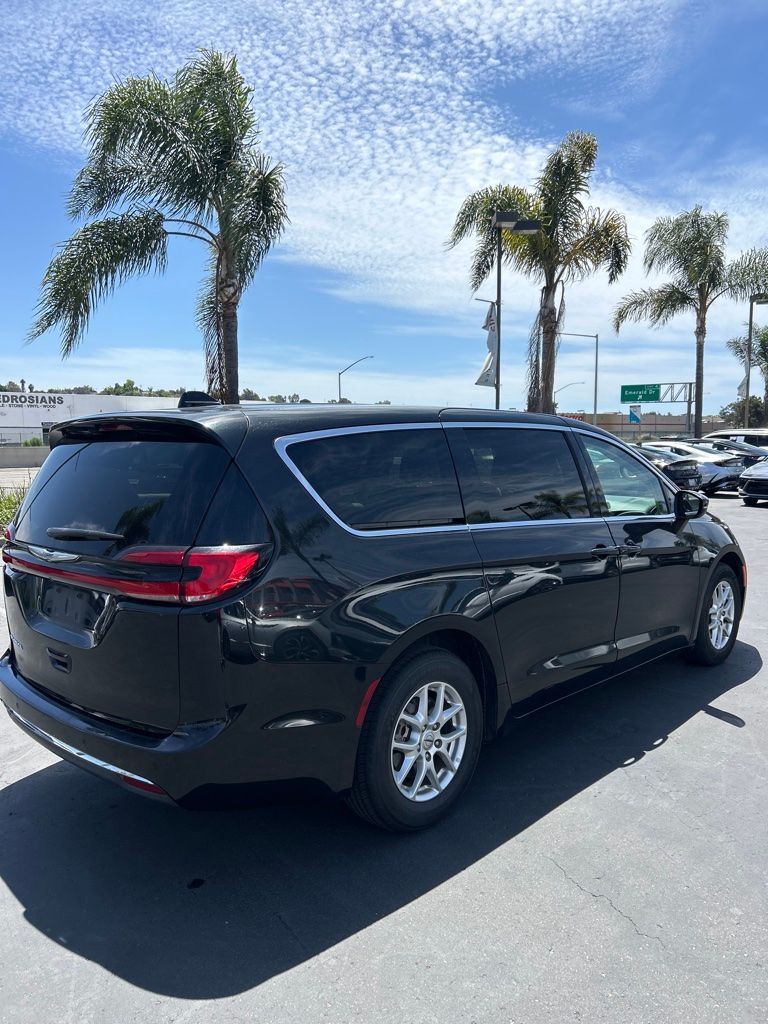 Thumbnail: 2023 Chrysler Pacifica - 7