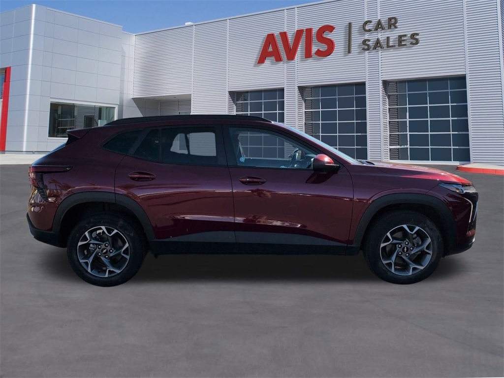 Thumbnail: 2025 Chevrolet Trax - 5