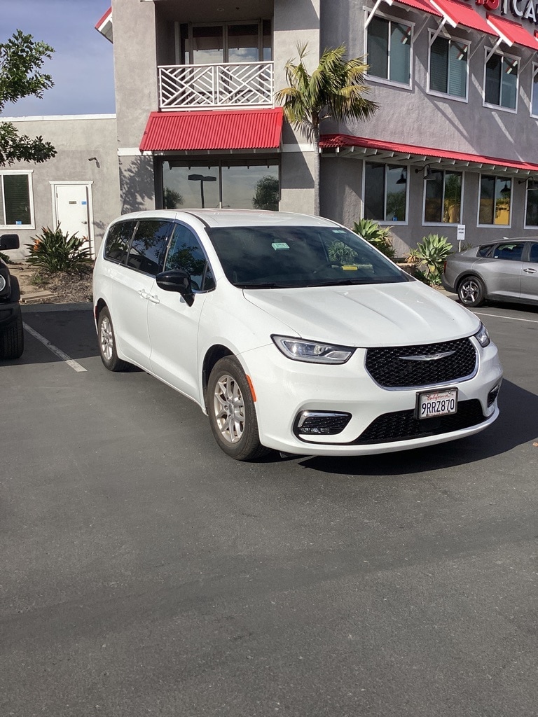 Thumbnail: 2025 Chrysler Pacifica - 6