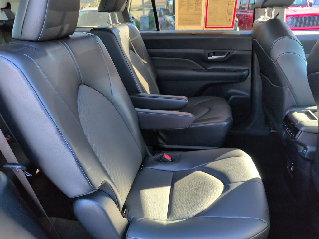 Thumbnail: 2025 Toyota Grand Highlander - 31