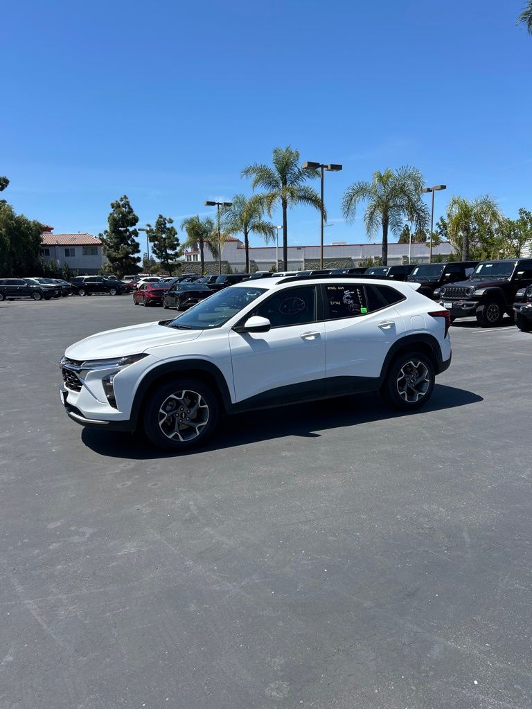 Thumbnail: 2025 Chevrolet Trax - 8
