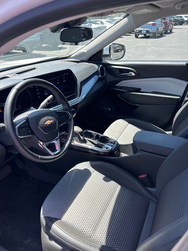 Thumbnail: 2025 Chevrolet Trax - 19
