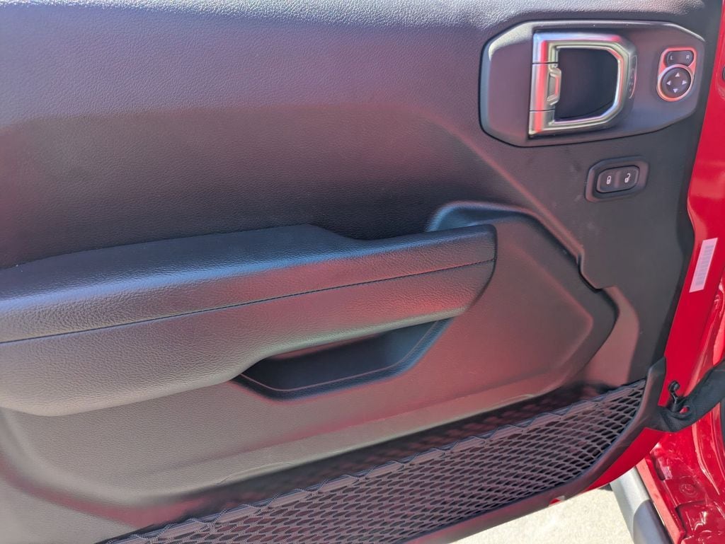 Thumbnail: 2025 Jeep Wrangler - 15