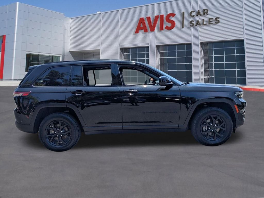 Thumbnail: 2025 Jeep Grand Cherokee - 5