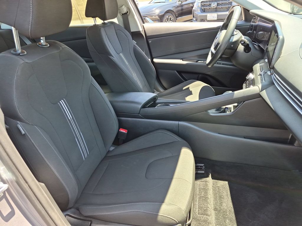 Thumbnail: 2025 Hyundai Elantra - 31