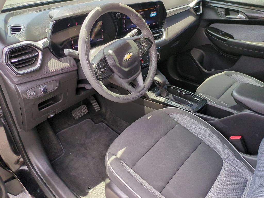 Thumbnail: 2025 Chevrolet TrailBlazer - 15