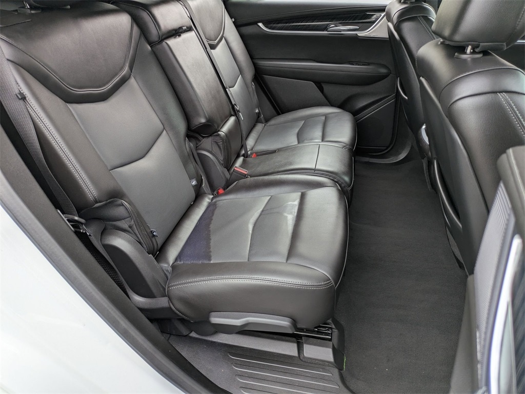 Thumbnail: 2023 Cadillac XT6 - 31