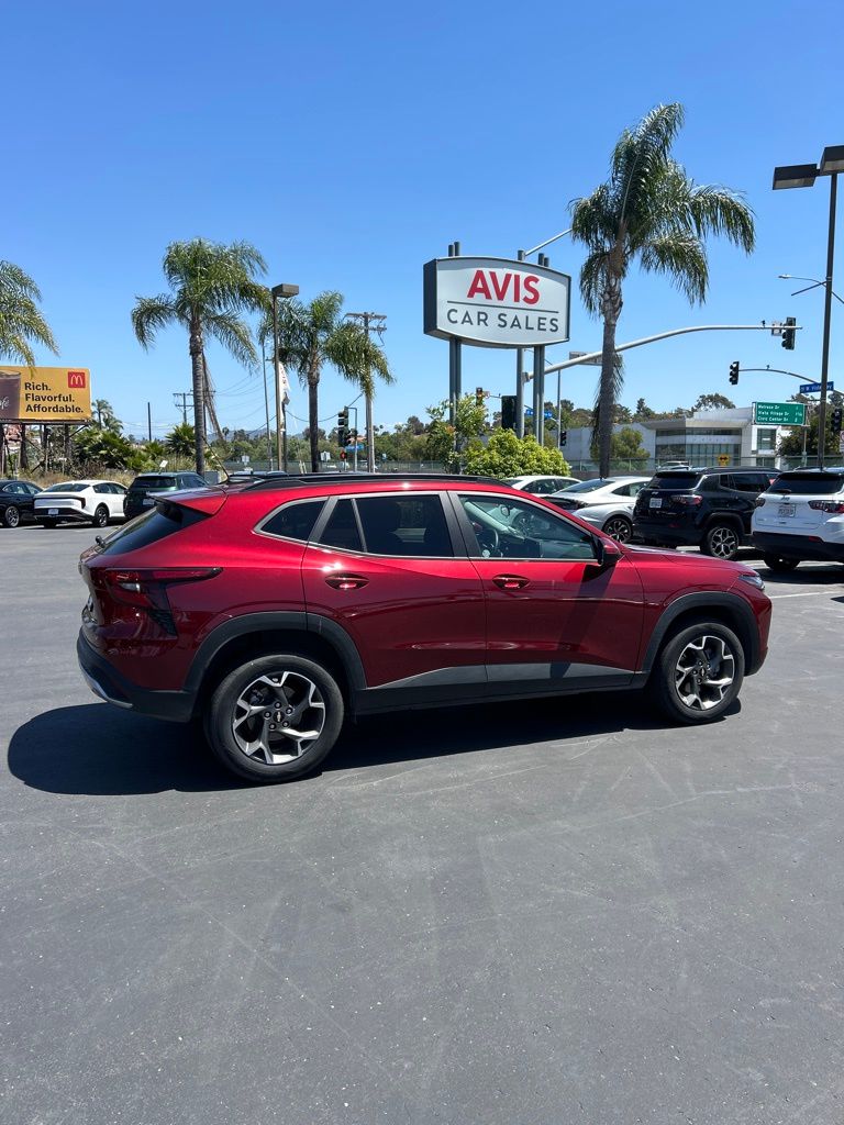 Thumbnail: 2025 Chevrolet Trax - 4