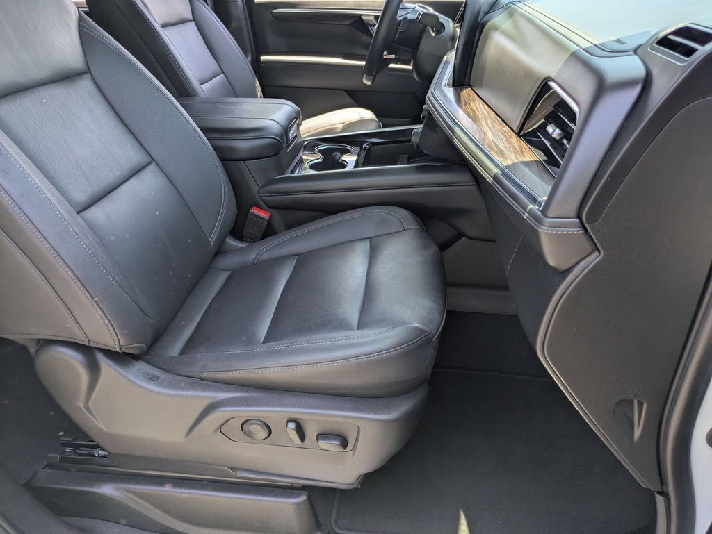 Thumbnail: 2025 Chevrolet Tahoe - 28