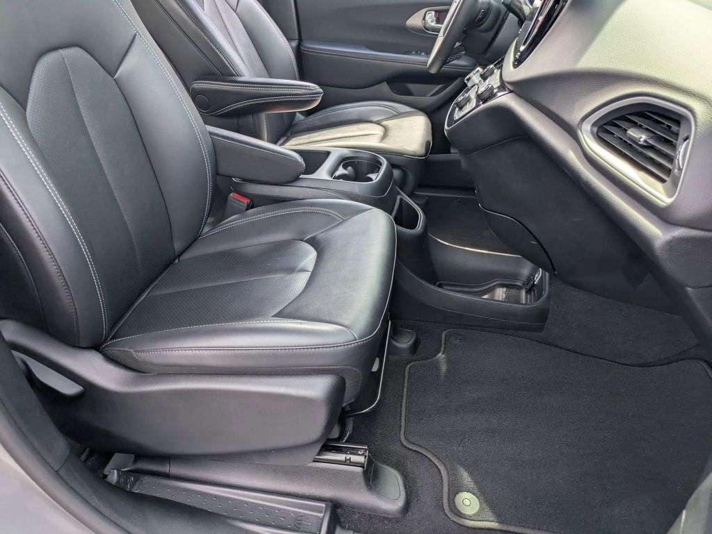 Thumbnail: 2025 Chrysler Pacifica - 28