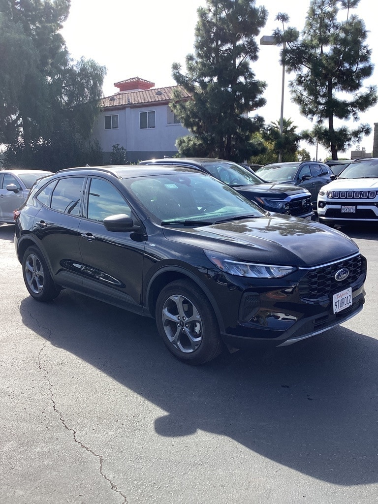 Thumbnail: 2025 Ford Escape - 3