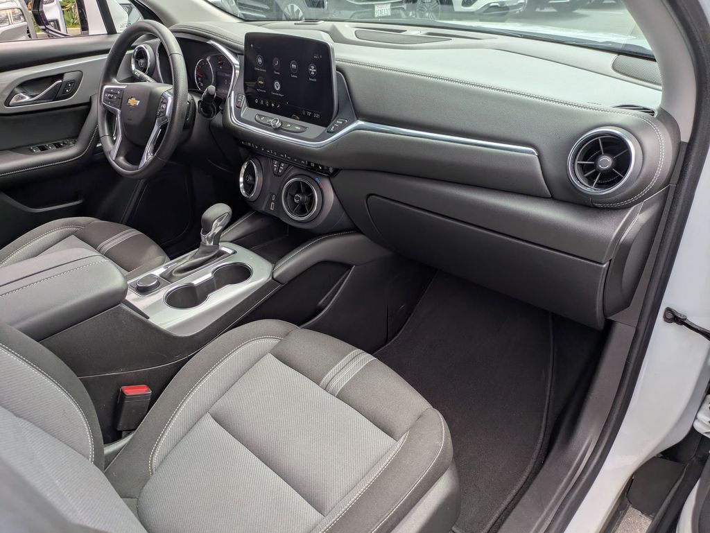 Thumbnail: 2025 Chevrolet Blazer - 32