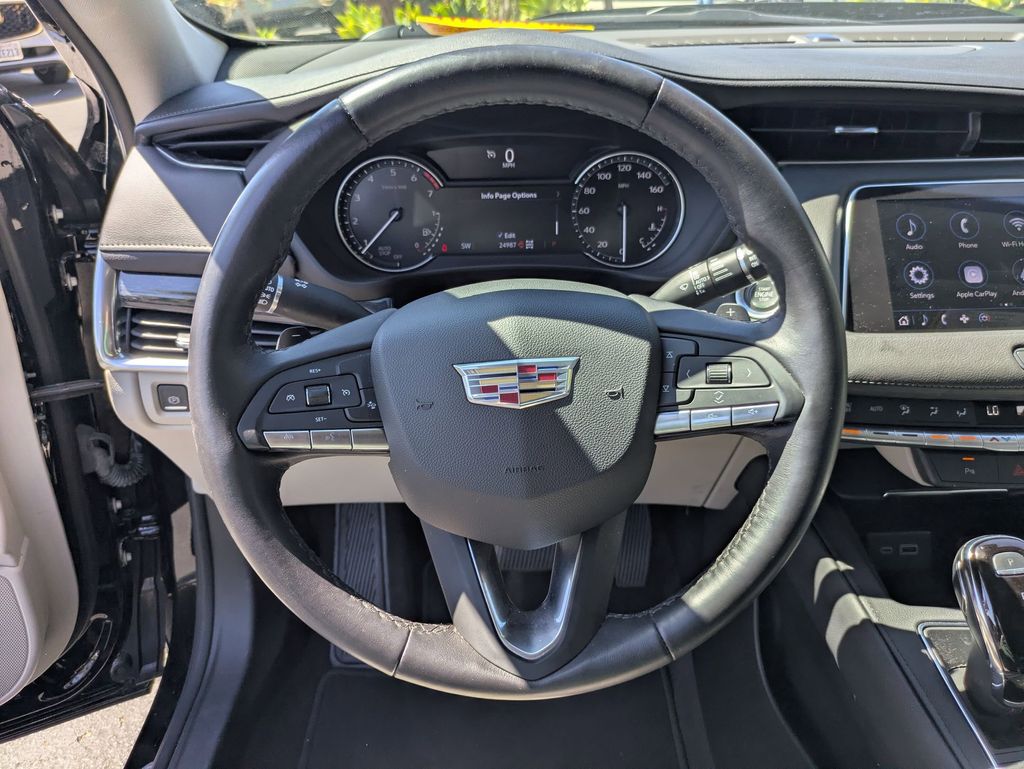 Thumbnail: 2023 Cadillac XT4 - 18