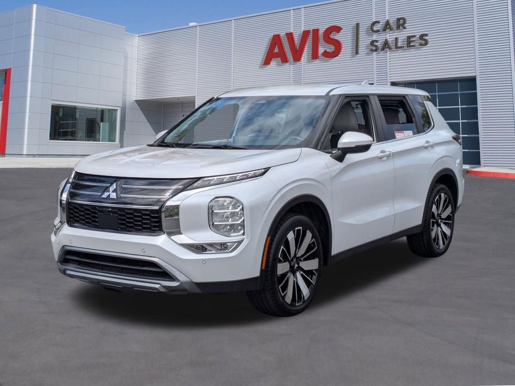 2025 Mitsubishi Outlander SE 2WD's photo