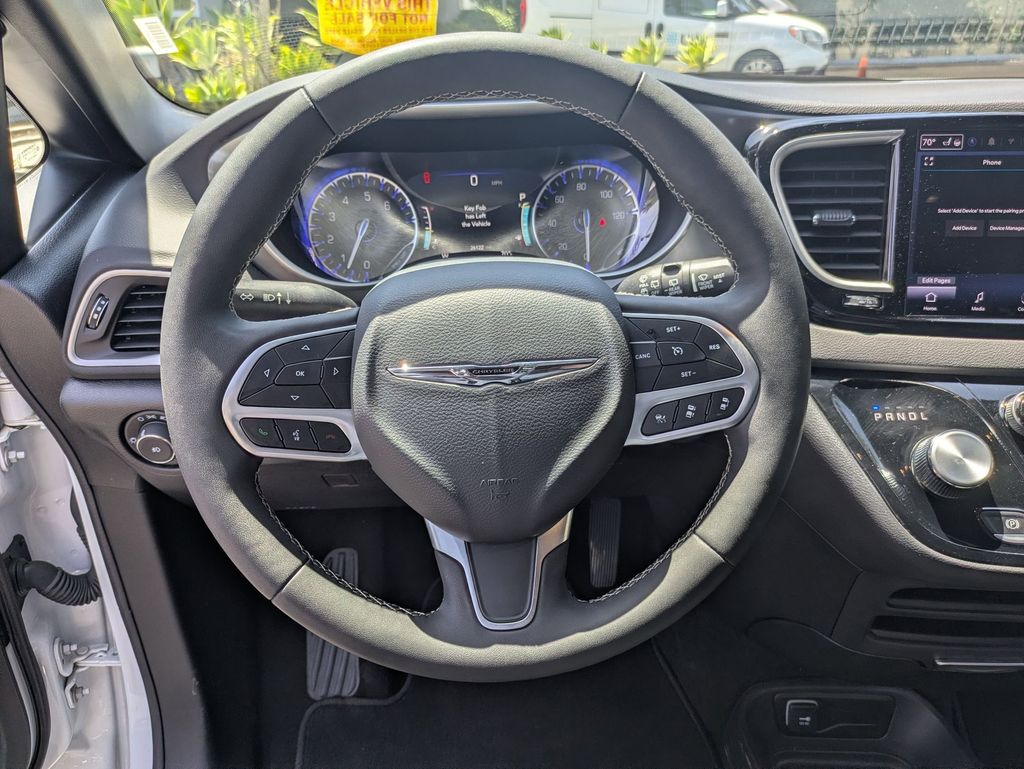 Thumbnail: 2025 Chrysler Pacifica - 18