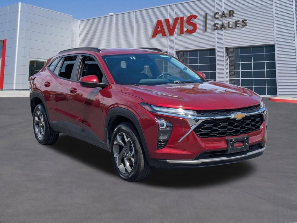 Thumbnail: 2025 Chevrolet Trax - 3