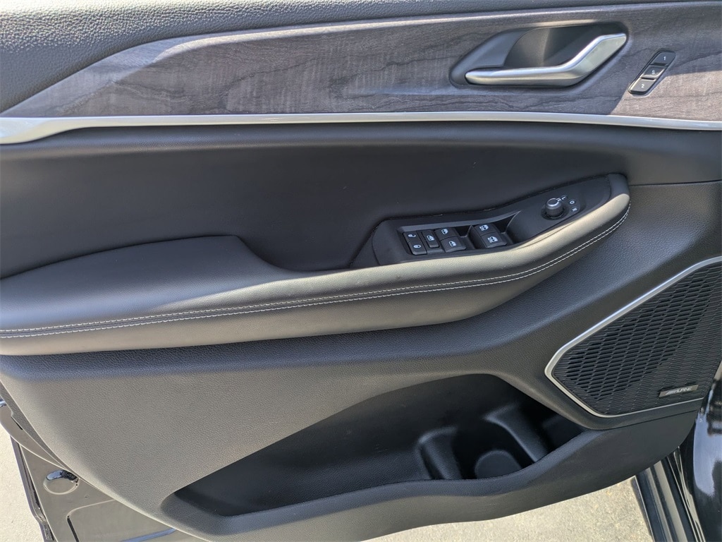Thumbnail: 2023 Jeep Grand Cherokee - 14