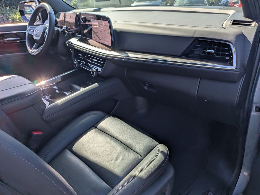 Thumbnail: 2025 Chevrolet Suburban - 30