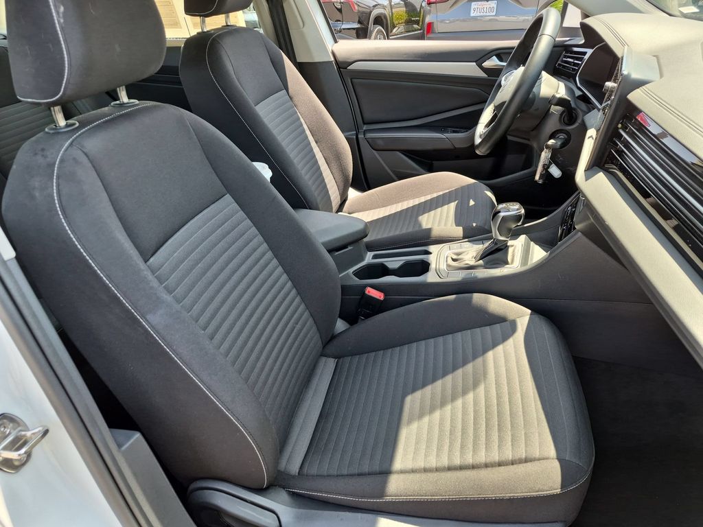 Thumbnail: 2025 Volkswagen Jetta - 21