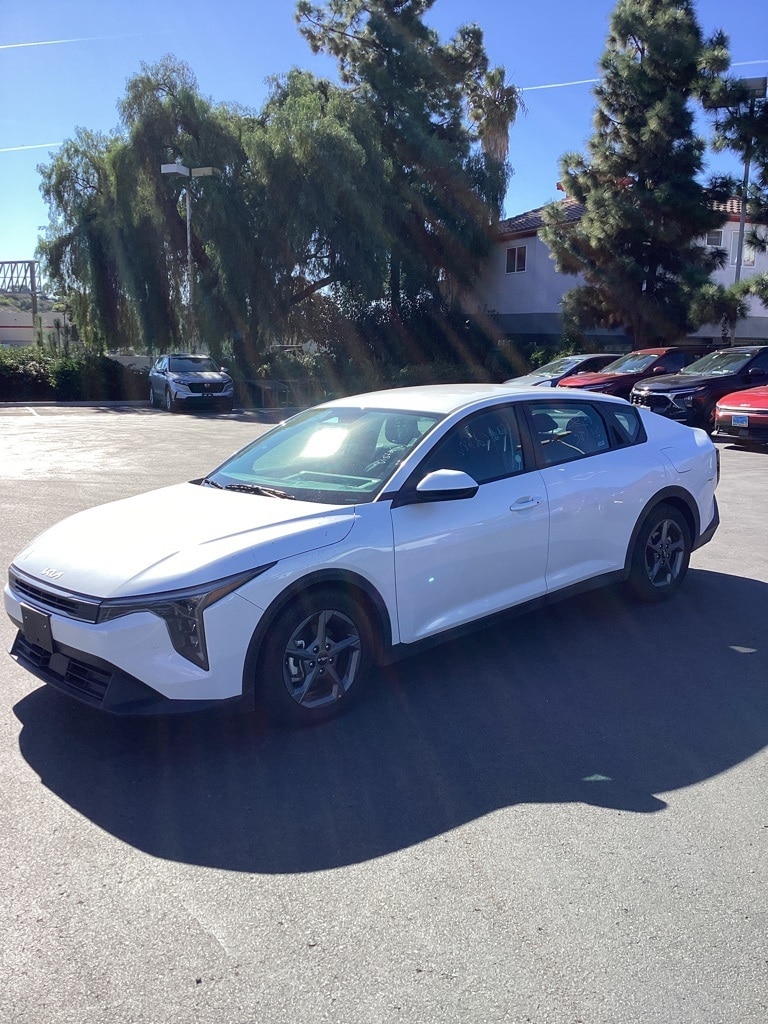 2025 Kia K4 LXS's photo