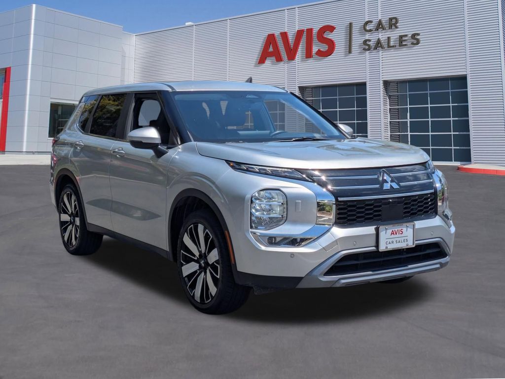 Thumbnail: 2025 Mitsubishi Outlander - 3