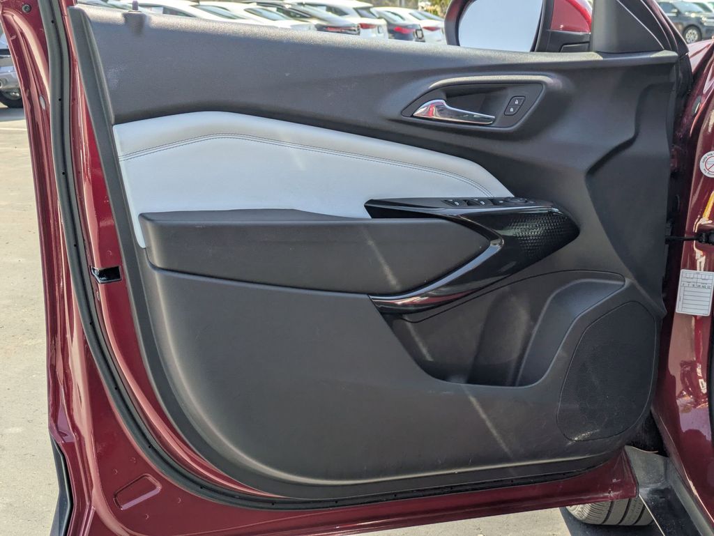 Thumbnail: 2025 Chevrolet Trax - 11