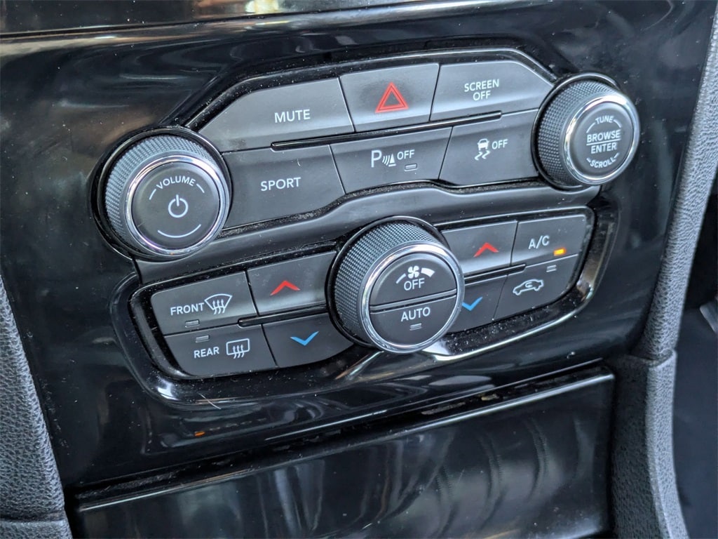 Thumbnail: 2023 Chrysler 300 - 22