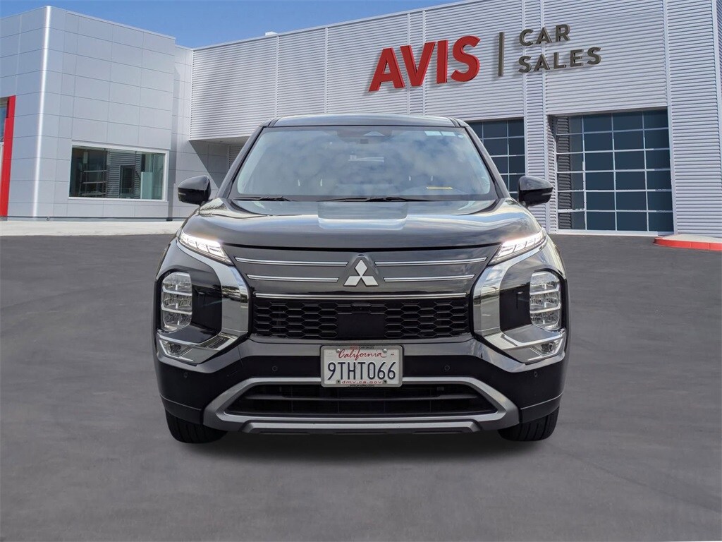 2025 Mitsubishi Outlander SE photo 2