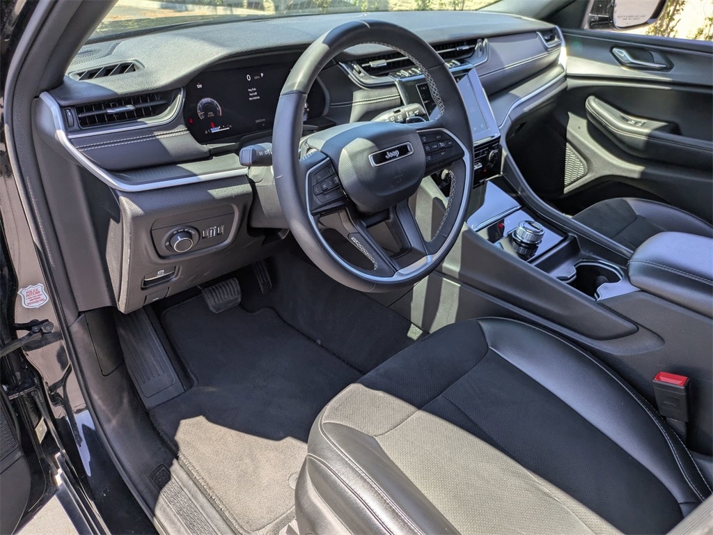 Thumbnail: 2024 Jeep Grand Cherokee L - 14