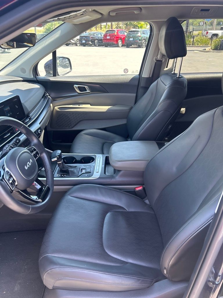 Thumbnail: 2025 Kia Carnival - 16