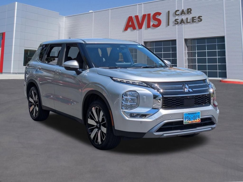 Thumbnail: 2025 Mitsubishi Outlander - 3