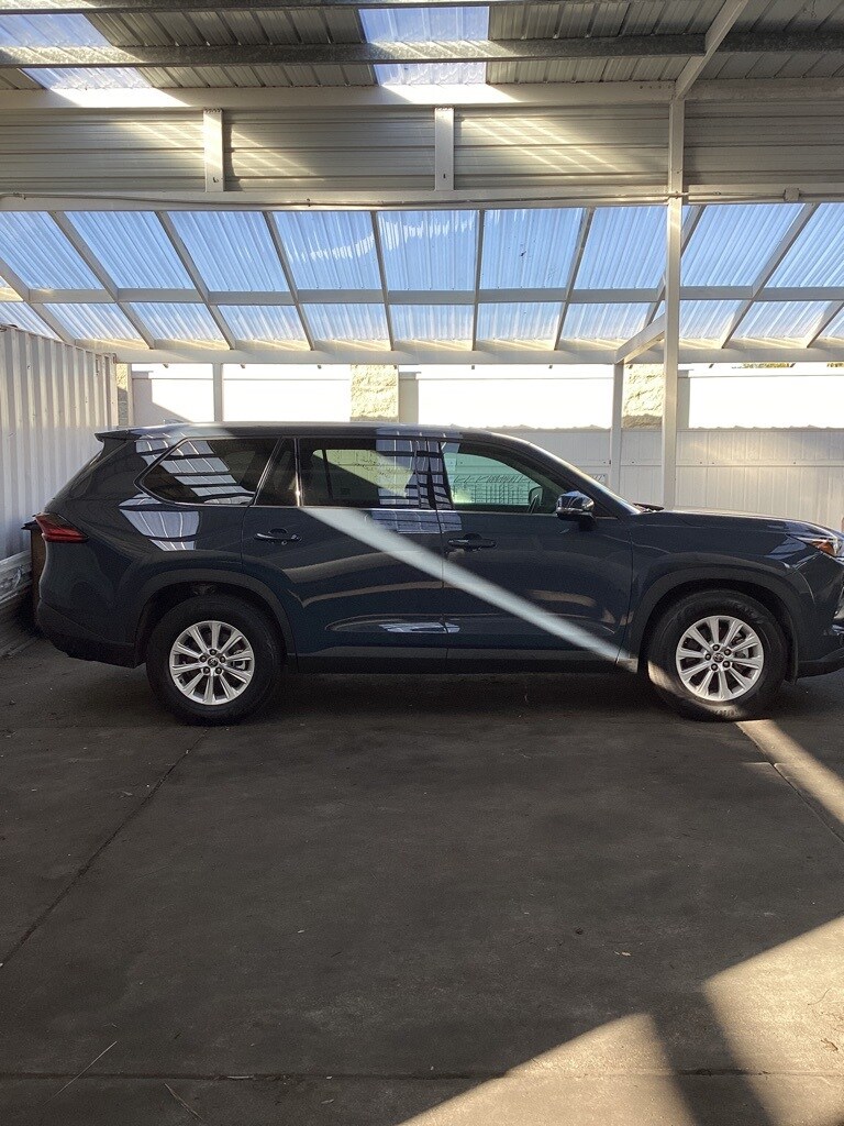 2025 Toyota Grand Highlander XLE photo 3