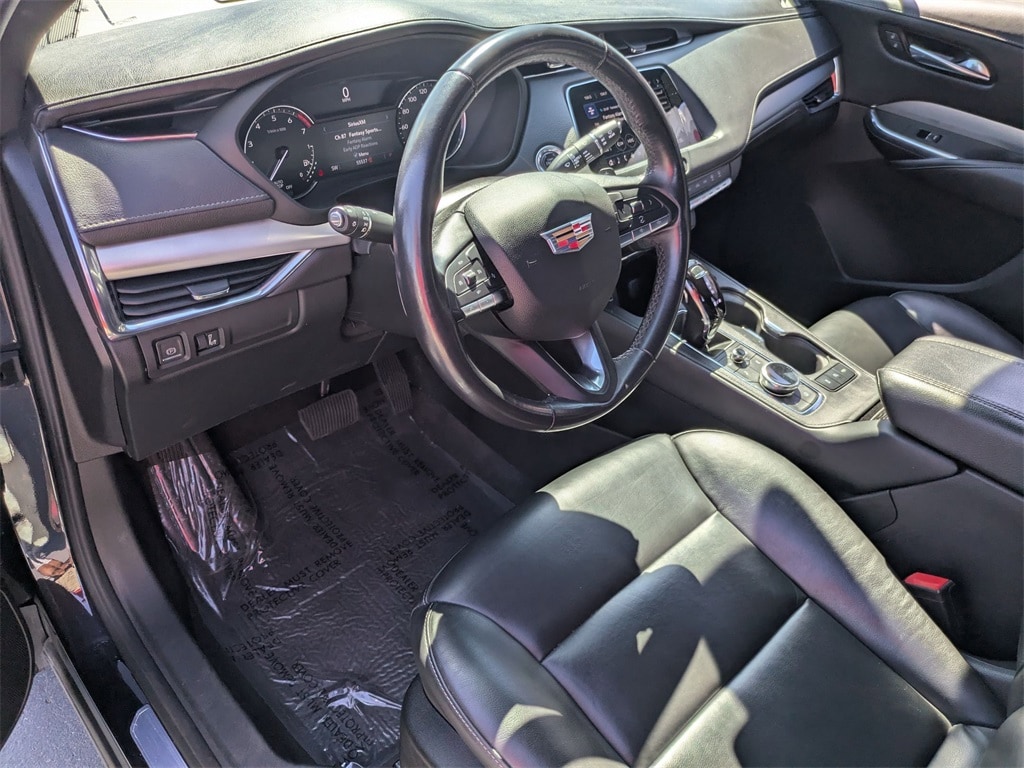 Thumbnail: 2023 Cadillac XT4 - 17