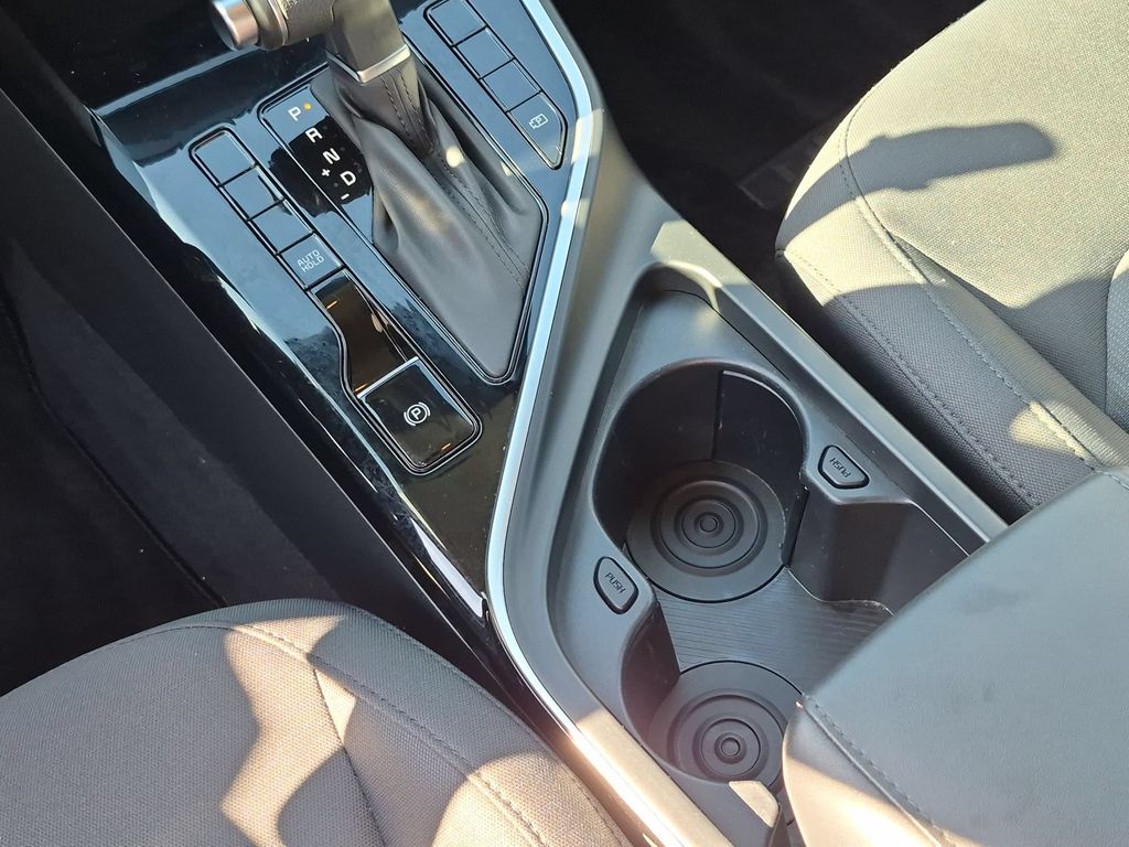 Thumbnail: 2025 Kia Niro - 24